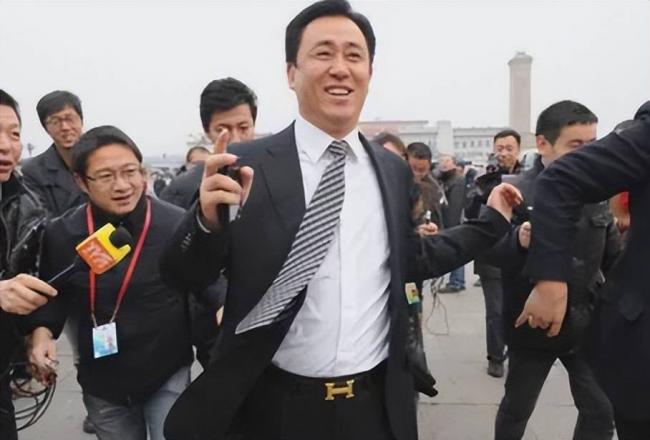 逃亡海外的丁玉梅 还藏着两张秘密保命底牌 逃亡海外的丁玉梅 还藏着两张秘密保命底牌