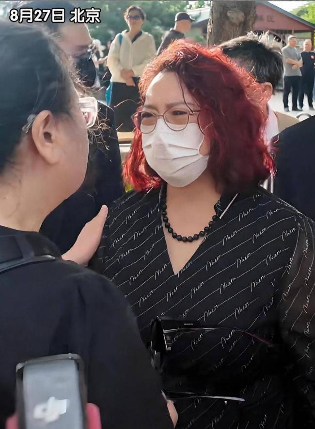 唐师曾追悼会在北京八宝山举行 数千读者排队送行 唐师曾追悼会在北京八宝山举行 数千读者排队送行