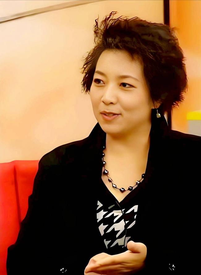 唐师曾追悼会在北京八宝山举行 数千读者排队送行 唐师曾追悼会在北京八宝山举行 数千读者排队送行