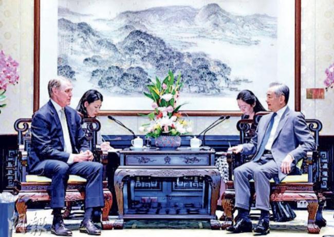 王毅急见美国驻华大使 王毅急见美国驻华大使