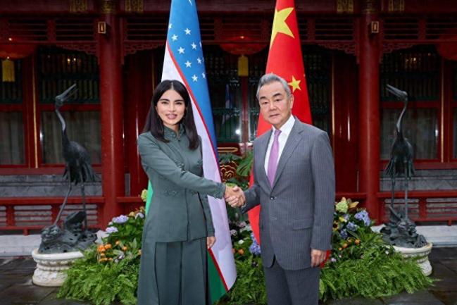 “第一千金”现身北京 一天连见两位中国高官 “第一千金”现身北京 一天连见两位中国高官