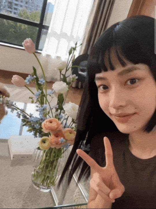 中国AI演员方桃子《COSMO》杂志封面释出 中国AI演员方桃子《COSMO》杂志封面释出