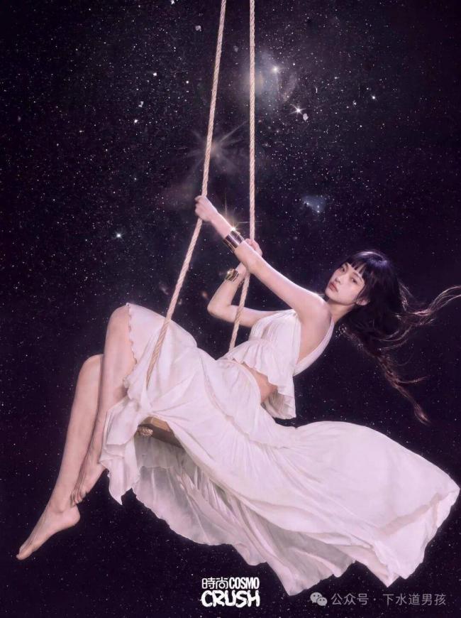 中国AI演员方桃子《COSMO》杂志封面释出 中国AI演员方桃子《COSMO》杂志封面释出