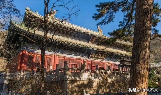 中国这座小寺庙 武警24小时站岗 中国这座小寺庙 武警24小时站岗
