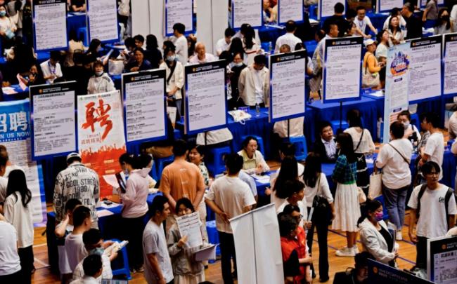 2026高学历集体破产 底层还能退到哪去? 2026高学历集体破产 底层还能退到哪去?
