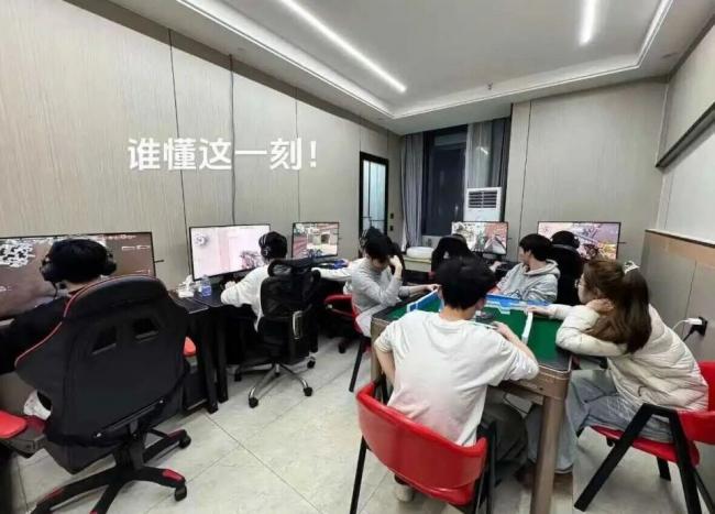 泡脚洗澡自助餐...网吧快卷成洗浴中心了 泡脚洗澡自助餐...网吧快卷成洗浴中心了