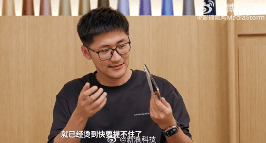 iPhone Duo闪屏爆了,一次社会性死亡 iPhone Duo闪屏爆了,一次社会性死亡
