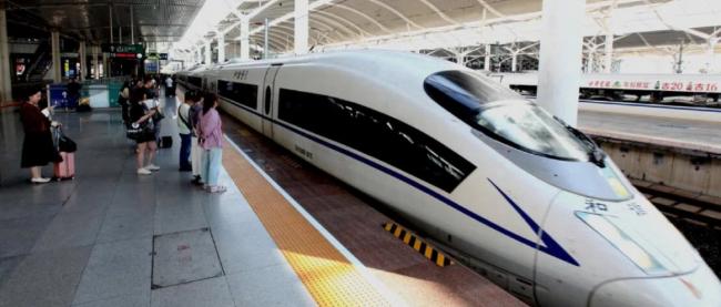 中国铁路客运突破33亿人次 外籍客飙升逾3成 中国铁路客运突破33亿人次 外籍客飙升逾3成