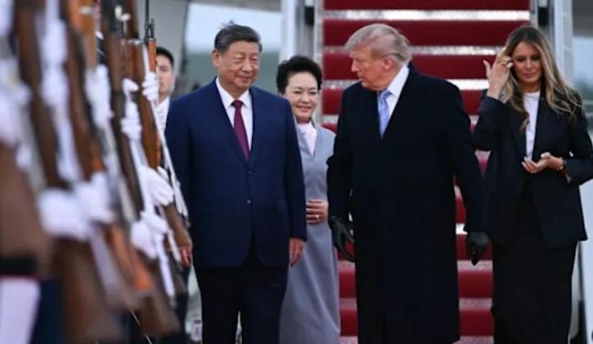 川普见习近平戴手套 引发网民猜测 川普见习近平戴手套 引发网民猜测