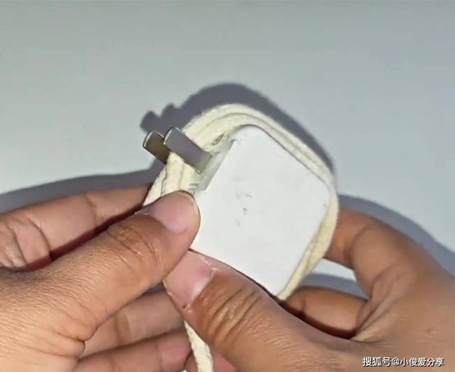 旧手机充电头不要扔,放厨房卫生间有大用处 旧手机充电头不要扔,放厨房卫生间有大用处