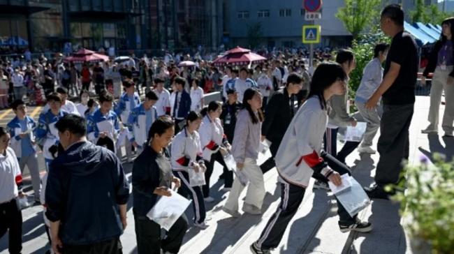 传引进大批山东教师 北京中学生罢课抗议 传引进大批山东教师 北京中学生罢课抗议