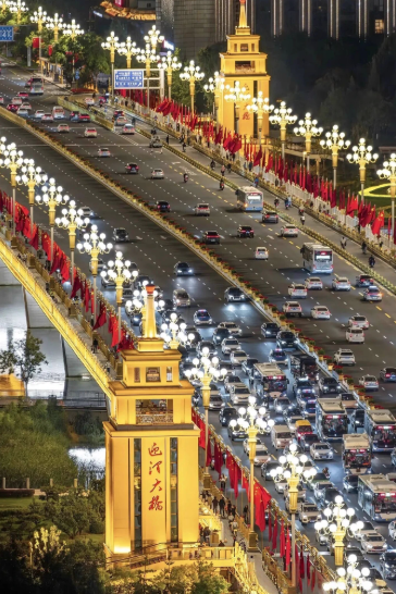 中国式七天调休,老外听懵了 中国式七天调休,老外听懵了