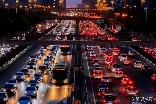 国庆首日,高速公路成了电车续航坟场 国庆首日,高速公路成了电车续航坟场