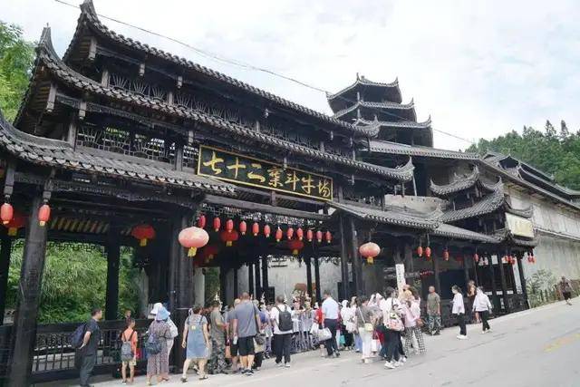 00后捧红的“穷鬼天堂”,竟成了国庆最狠镰刀 00后捧红的“穷鬼天堂”,竟成了国庆最狠镰刀