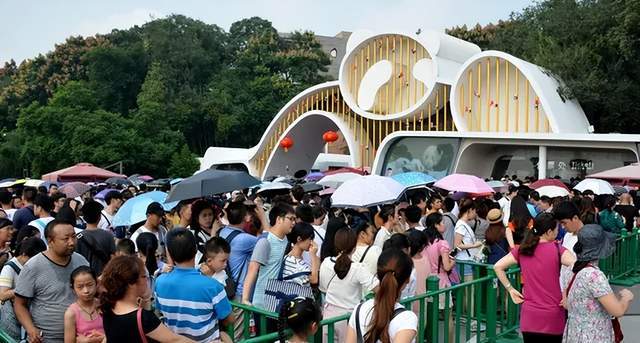 00后捧红的“穷鬼天堂”,竟成了国庆最狠镰刀 00后捧红的“穷鬼天堂”,竟成了国庆最狠镰刀