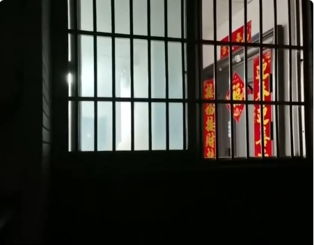 无证破门的中秋国庆夜:当找律师和念经都被写成罪 无证破门的中秋国庆夜:当找律师和念经都被写成罪