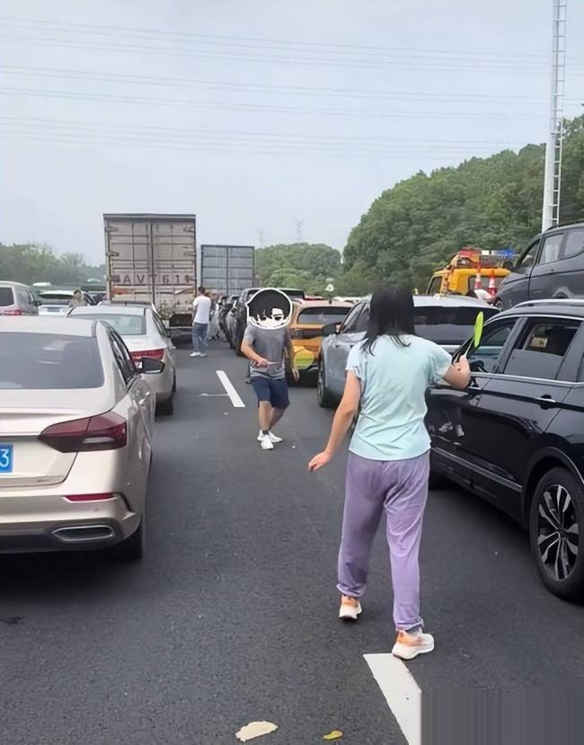 国庆高速堵疯了!今年的堵车,堵出新高度 国庆高速堵疯了!今年的堵车,堵出新高度