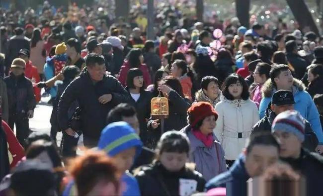 国庆高速堵疯了!今年的堵车,堵出新高度 国庆高速堵疯了!今年的堵车,堵出新高度