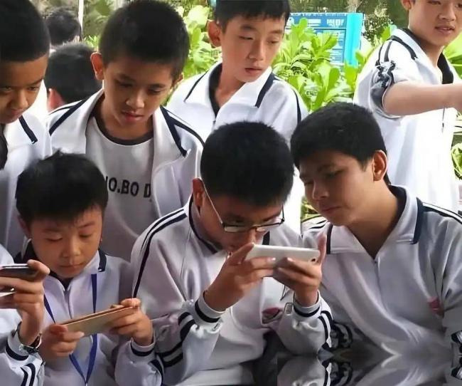 大学奶头乐泛滥成灾 不少家长却一无所知 大学奶头乐泛滥成灾 不少家长却一无所知