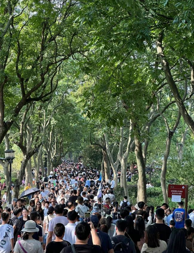 国庆黄金周十大拥堵景区,一眼望不到边的人头 国庆黄金周十大拥堵景区,一眼望不到边的人头