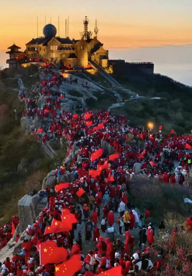国庆黄金周十大拥堵景区,一眼望不到边的人头 国庆黄金周十大拥堵景区,一眼望不到边的人头