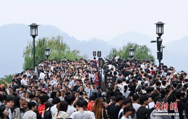 国庆黄金周十大拥堵景区,一眼望不到边的人头 国庆黄金周十大拥堵景区,一眼望不到边的人头