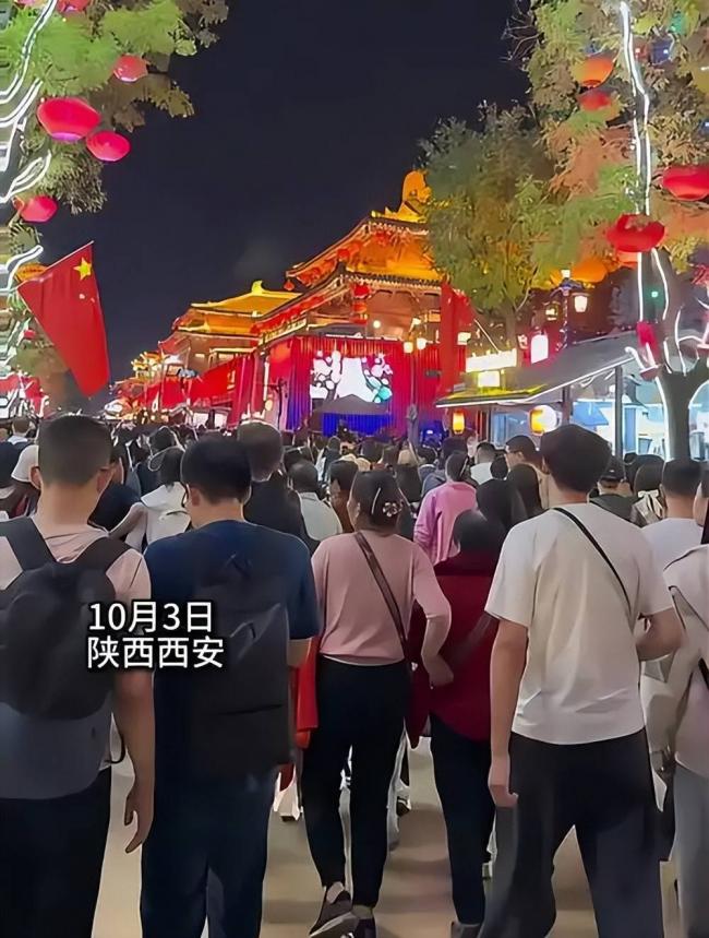 国庆黄金周十大拥堵景区,一眼望不到边的人头 国庆黄金周十大拥堵景区,一眼望不到边的人头