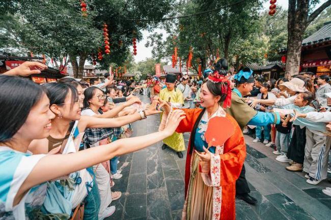 国庆黄金周十大拥堵景区,一眼望不到边的人头 国庆黄金周十大拥堵景区,一眼望不到边的人头
