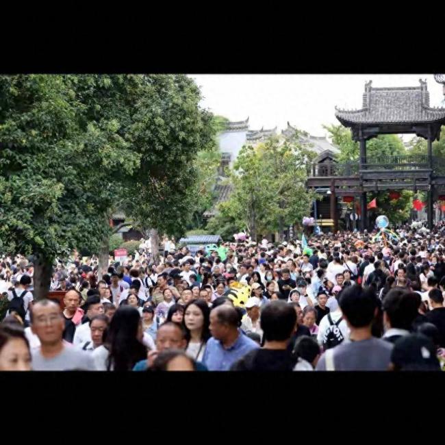 国庆黄金周十大拥堵景区,一眼望不到边的人头 国庆黄金周十大拥堵景区,一眼望不到边的人头