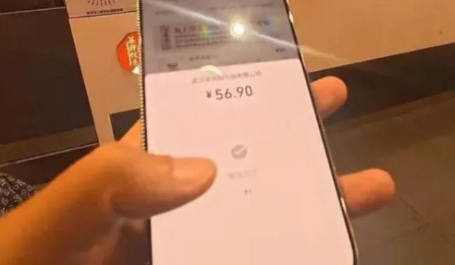 小伙坐高铁往返1200公里代买奶茶 跑腿费1000元 小伙坐高铁往返1200公里代买奶茶 跑腿费1000元