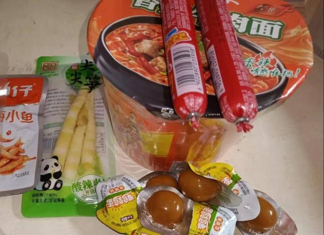 暴跌22万吨!称霸高铁的国民零食,年轻人不买了 暴跌22万吨!称霸高铁的国民零食,年轻人不买了