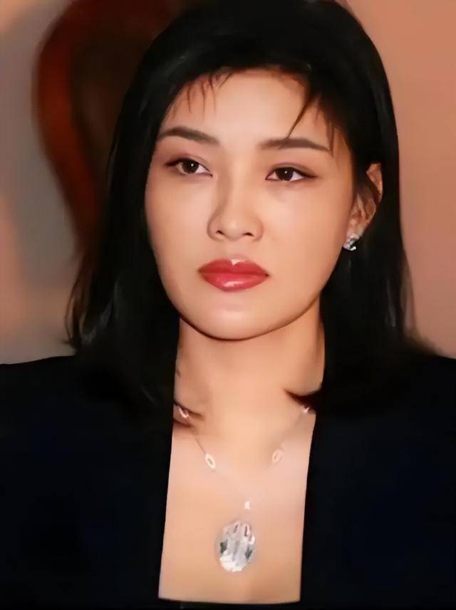 比明珍珍狠毒!缅北两大女魔头至今在逃 比明珍珍狠毒!缅北两大女魔头至今在逃