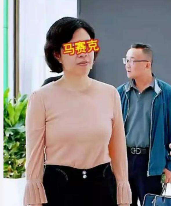 炸裂!女领导婚内出轨多人 女方撩拨攻势猛烈 炸裂!女领导婚内出轨多人 女方撩拨攻势猛烈