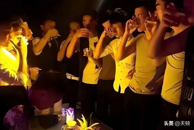 奢靡淫逸的白马会所 富婆挥金如土 一夜覆灭 奢靡淫逸的白马会所 富婆挥金如土 一夜覆灭