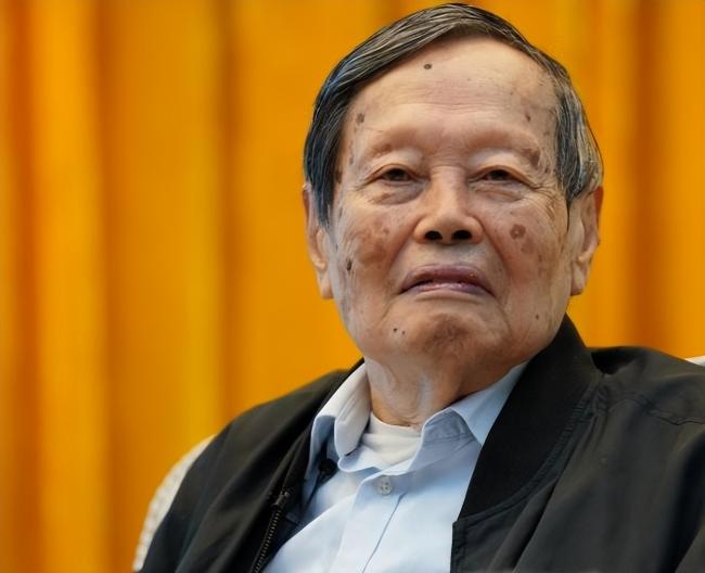 杨振宁去世1年 翁帆首谈感情:我后悔了.... 杨振宁去世1年 翁帆首谈感情:我后悔了....