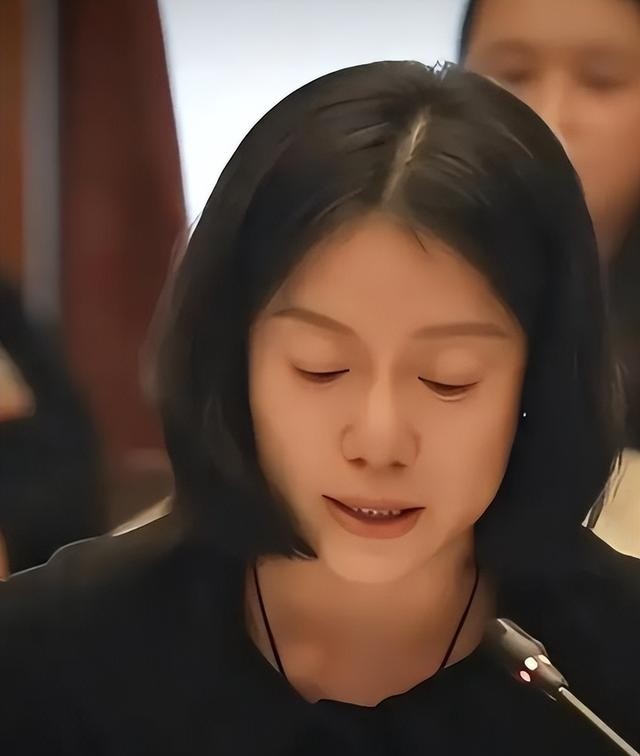 杨振宁去世1年 翁帆首谈感情:我后悔了.... 杨振宁去世1年 翁帆首谈感情:我后悔了....