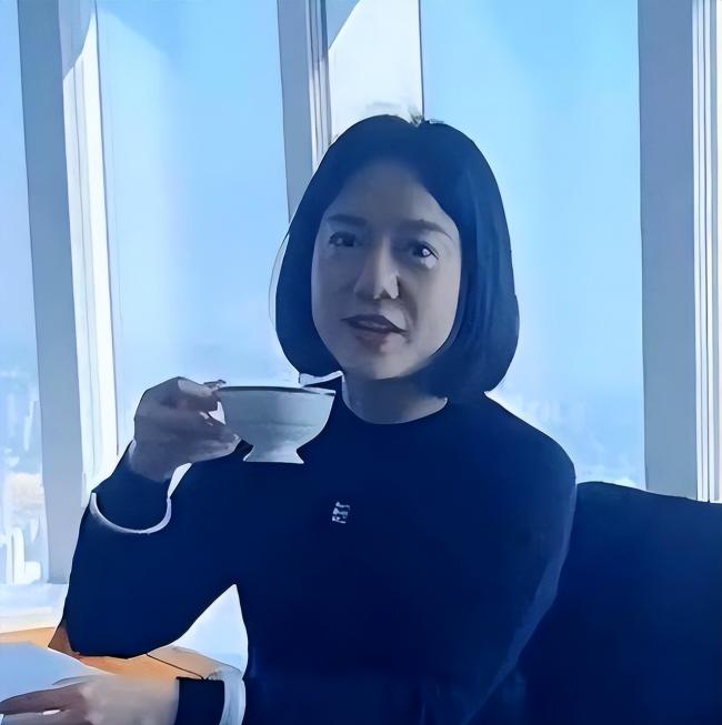 杨振宁去世1年 翁帆首谈感情:我后悔了.... 杨振宁去世1年 翁帆首谈感情:我后悔了....