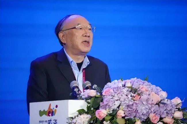 “退而不休”:前有徐宪平,后又黄奇帆 “退而不休”:前有徐宪平,后又黄奇帆