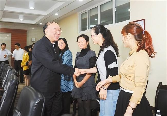 “退而不休”:前有徐宪平,后又黄奇帆 “退而不休”:前有徐宪平,后又黄奇帆