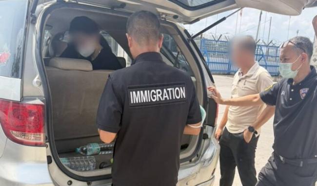 中国美艳前空姐留学还当人蛇中介 落网画面曝 中国美艳前空姐留学还当人蛇中介 落网画面曝