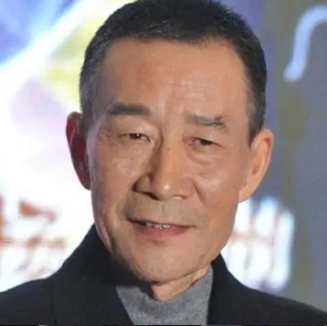 他的照片像李雪健 受贿数额特别巨大 他的照片像李雪健 受贿数额特别巨大