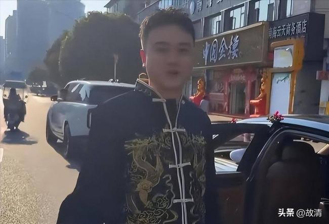 贵州“现代韦小宝”风波升级 官方下场 贵州“现代韦小宝”风波升级 官方下场