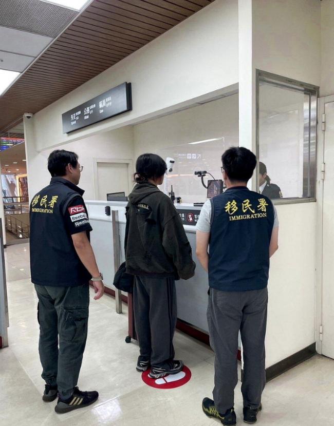 Po了一张照片,大陆在台湾交换生遭驱逐出境 Po了一张照片,大陆在台湾交换生遭驱逐出境