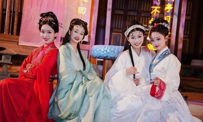 横店十几万群演现状:美女泛滥,懒汉遍地 横店十几万群演现状:美女泛滥,懒汉遍地