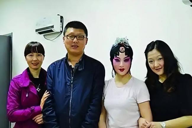 袁腾飞身在福中不知福 只会自招其辱 袁腾飞身在福中不知福 只会自招其辱