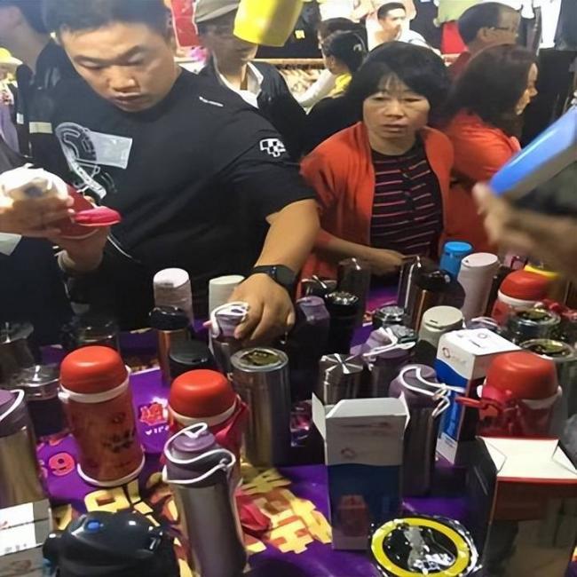 重金属超标34倍 毒保温杯谁在买单 重金属超标34倍 毒保温杯谁在买单