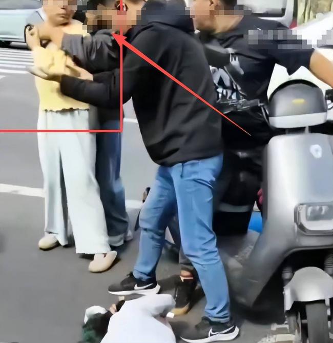 一把U型锁赔上半辈子!成都打人宝妈后续 一把U型锁赔上半辈子!成都打人宝妈后续