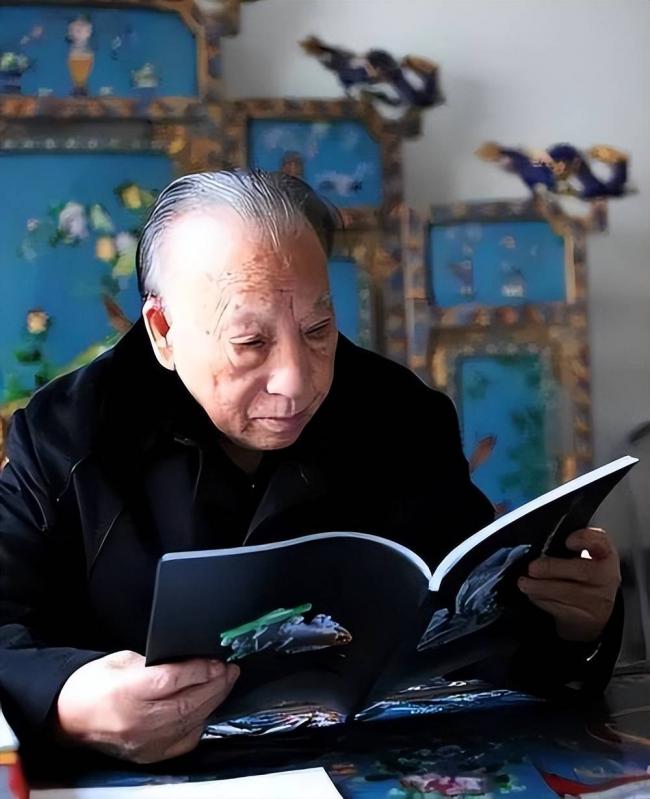 昔日卖粪穷汉一手铸就千亿产业 马云冒雨为他撑伞 昔日卖粪穷汉一手铸就千亿产业 马云冒雨为他撑伞