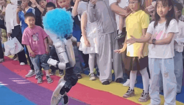 花10万美元买了个机器人,抽搐了... 花10万美元买了个机器人,抽搐了...