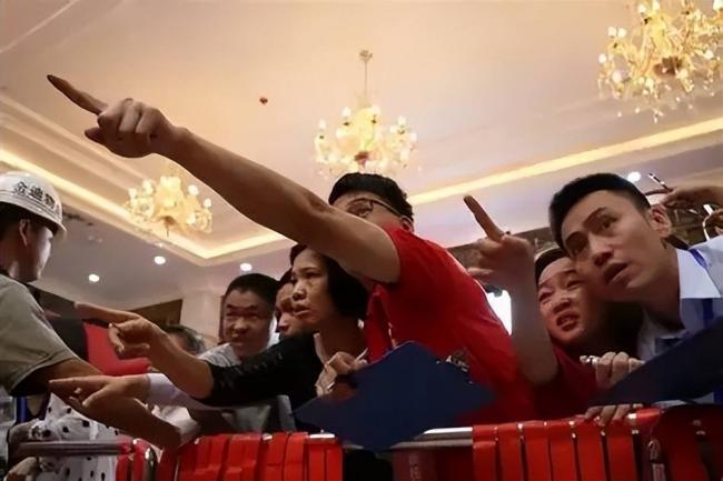 又1座“鬼城”:房价暴跌八成 无人接盘 又1座“鬼城”:房价暴跌八成 无人接盘